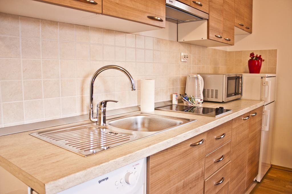 Green Park Apartment *