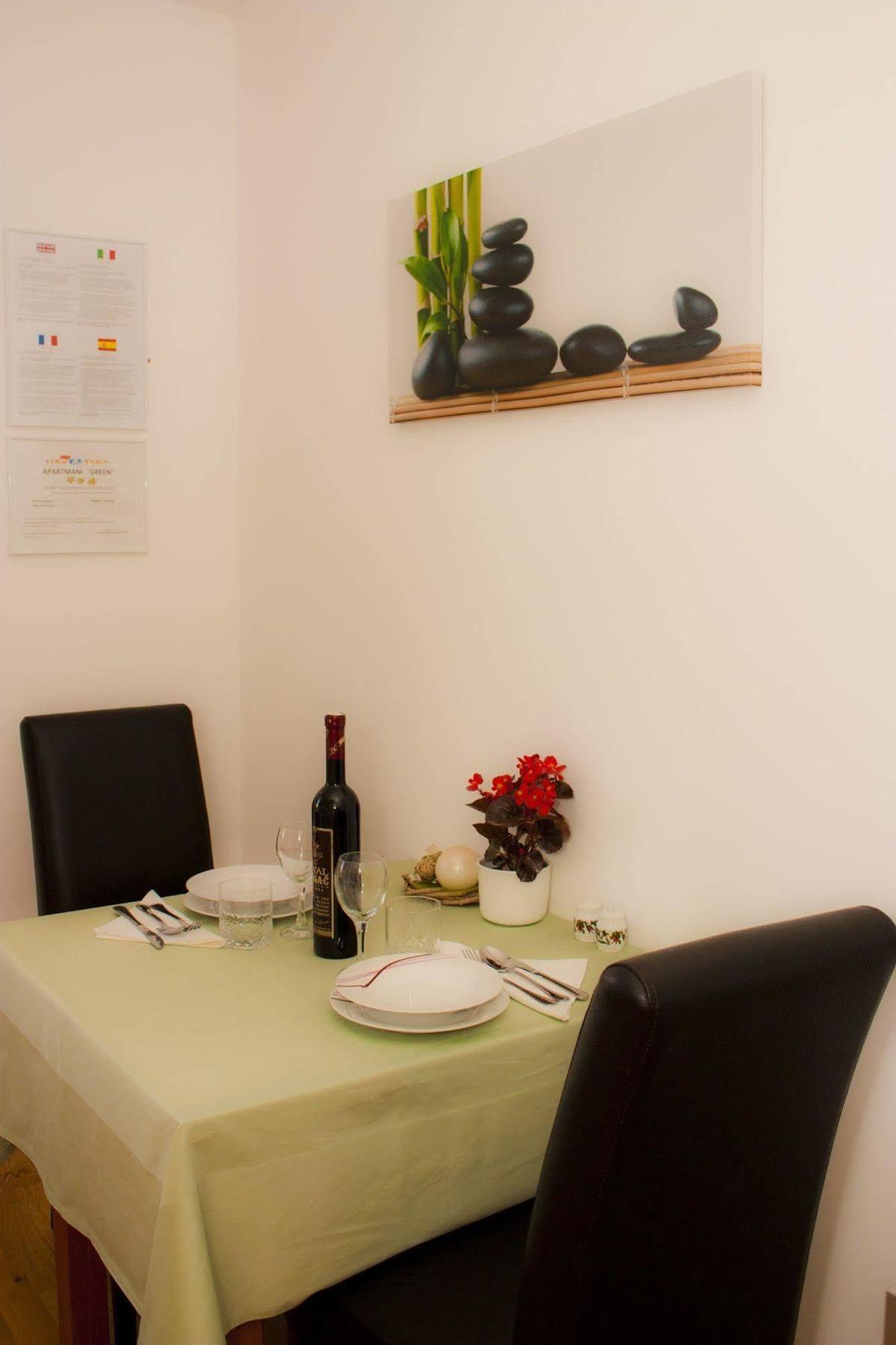 Green Park Apartment *